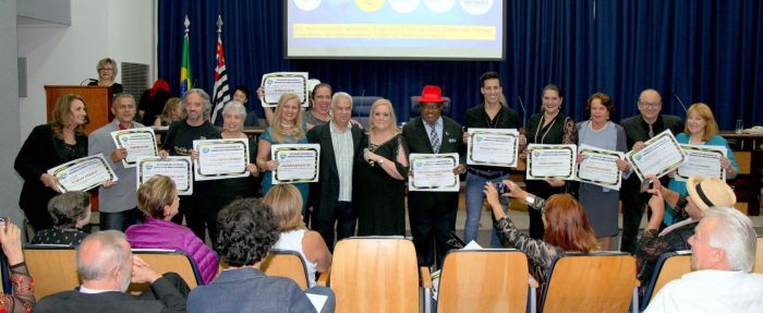 Jornalistas de mídia digital e eletrônica com Vera Tabach - Foto: Divulgação