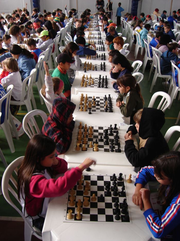 Com o xadrez a criança aprende a reagir de forma mais positiva às situações enfrentadas em sua vida - Foto: Divulgação Com o xadrez a criança aprende a reagir de forma mais positiva às situações enfrentadas em sua vida - Foto: Divulgação