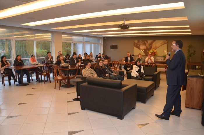 Palestra foi realizada em café da manhã promovido pela APEP - Foto: Zinho Gomes Palestra foi realizada em café da manhã promovido pela APEP - Foto: Zinho Gomes