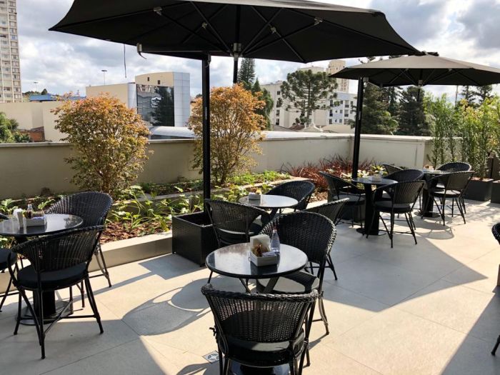 Diferencial é o espaço externo, ambiente aconchegante para receber os clientes - Foto: Bebel Ritzmann Diferencial é o espaço externo, ambiente aconchegante para receber os clientes - Foto: Bebel Ritzmann