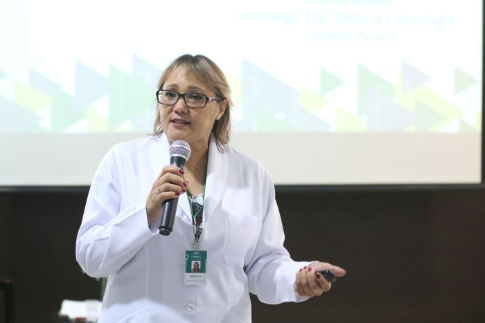 A psicóloga Márcia Umata, da Unimed Paraná, ministrou palestra - Foto: Roberta Ling/OAB Paraná A psicóloga Márcia Umata, da Unimed Paraná, ministrou palestra - Foto: Roberta Ling/OAB Paraná