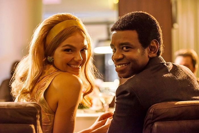 Ísis Valverde e Fabrício Bolibeira, em “Simonal” - Foto: Divulgação