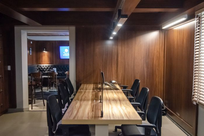 Sala de coworking com várias posições de trabalho - Foto: Lucas Ferreira Sala de coworking com várias posições de trabalho - Foto: Lucas Ferreira