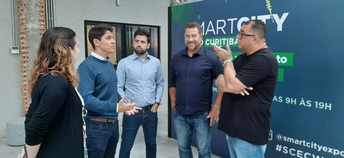 Sócios diretores do iCities, Eduardo Marques, Caio Castro e Beto Marcelino (os três ao centro) apresentaram as novidades à imprensa - Foto: Divulgação Sócios diretores do iCities, Eduardo Marques, Caio Castro e Beto Marcelino (os três ao centro) apresentaram as novidades à imprensa - Foto: Divulgação