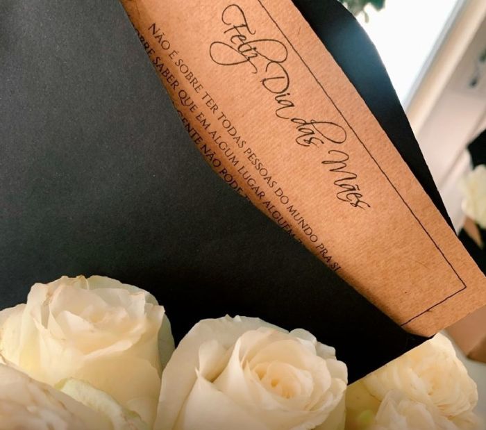A empresa de Curitiba Joieria Gabrielle aposta em kits personalizados que aliam semijoias e flores para o Dia das Mães - Foto: Divulgação A empresa de Curitiba Joieria Gabrielle aposta em kits personalizados que aliam semijoias e flores para o Dia das Mães - Foto: Divulgação