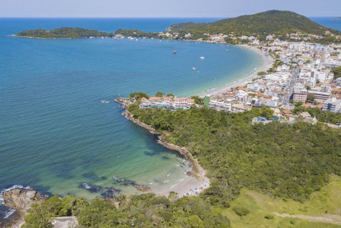 As praias de Bombinhas são de uma beleza natural de tirar o fôlego - Foto: Divulgação As praias de Bombinhas são de uma beleza natural de tirar o fôlego - Foto: Divulgação