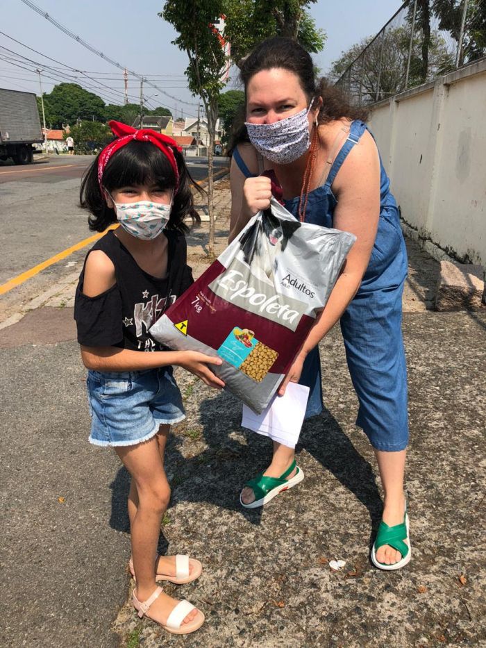 Em Curitiba, crianças fizeram campanha para arrecadação de ração para animais abandonados - Foto: Divulgação Em Curitiba, crianças fizeram campanha para arrecadação de ração para animais abandonados - Foto: Divulgação
