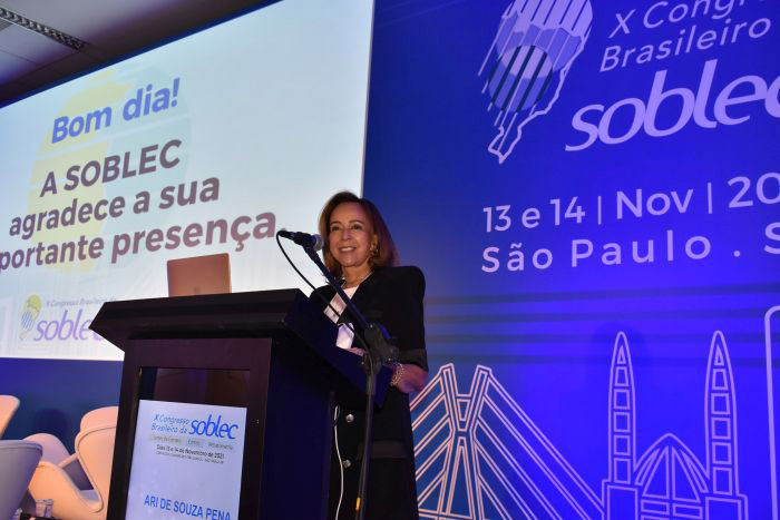 Tania Schaefer fez palestra sobre síndrome do usuário do computador - Foto: Celina Germer