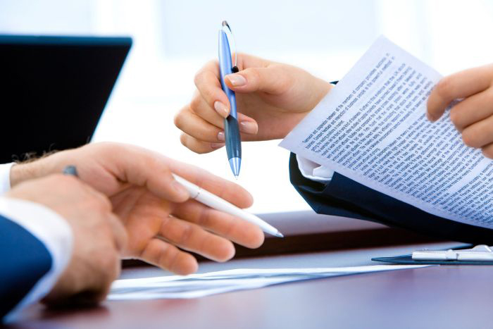 Advogada destaca vantagens dos contratos Built to Suit em live