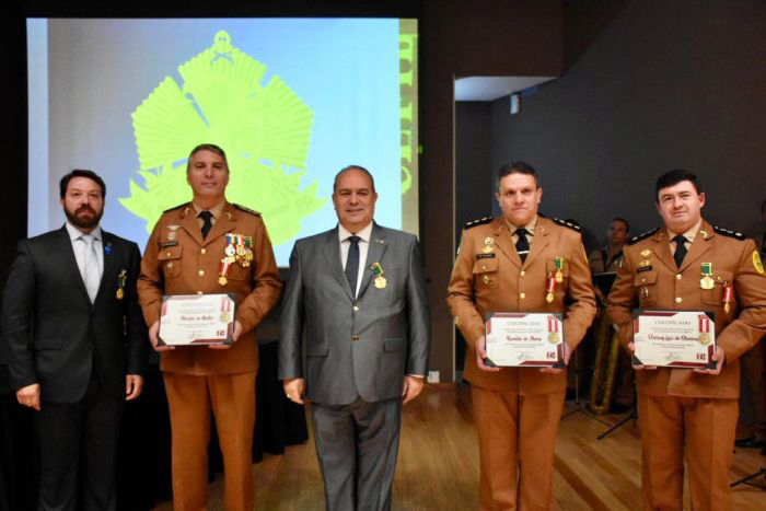 Conselheiros do CREF9/PR são homenageados com Medalha 