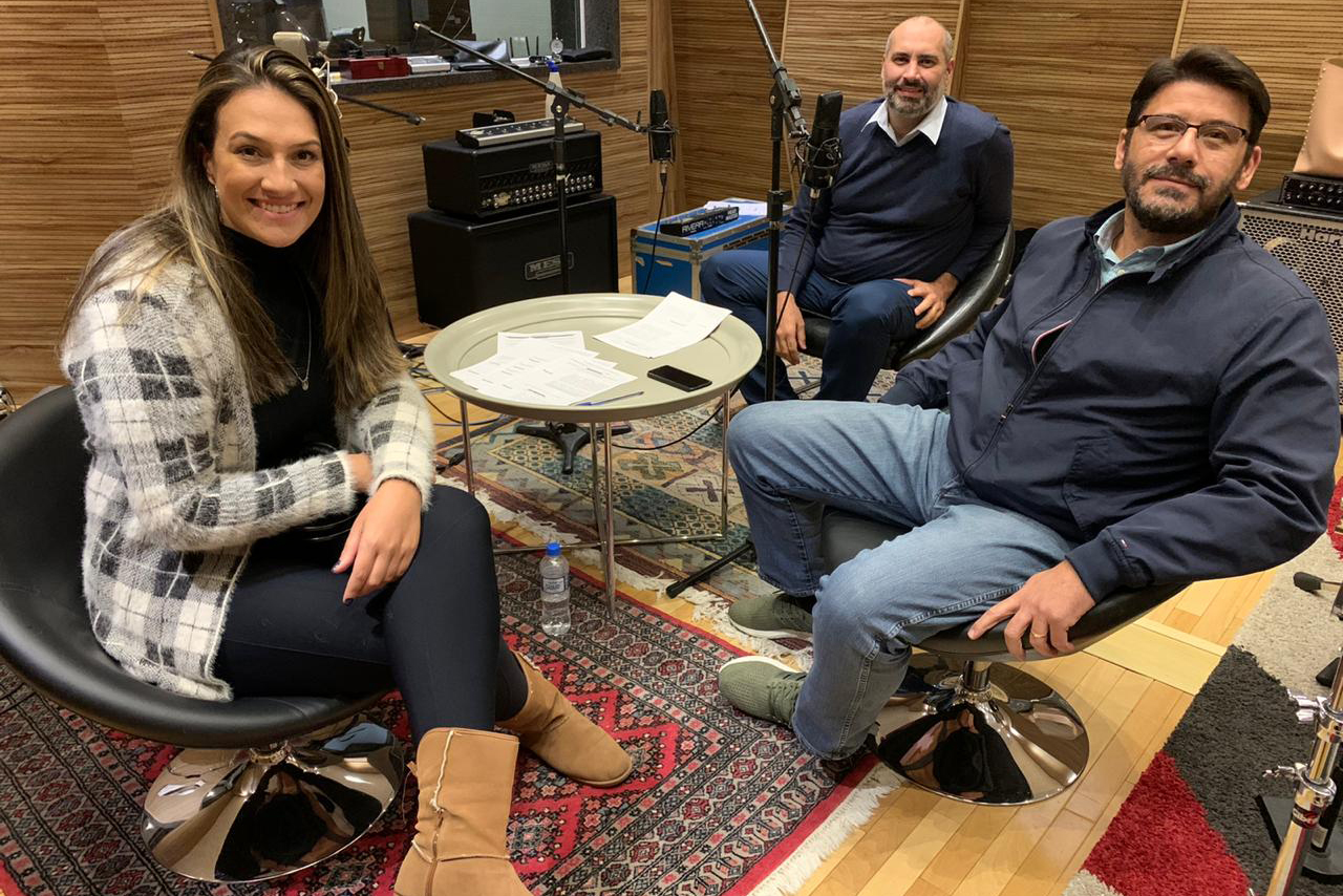 Professores ganham podcast sobre educação pública