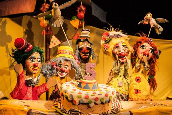 Teatro de bonecos retrata seres do folclore brasileiro em espetáculo infantil
