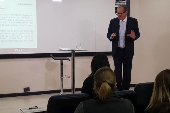 Procurador do Estado ministra curso sobre governança e gestão de obras públicas