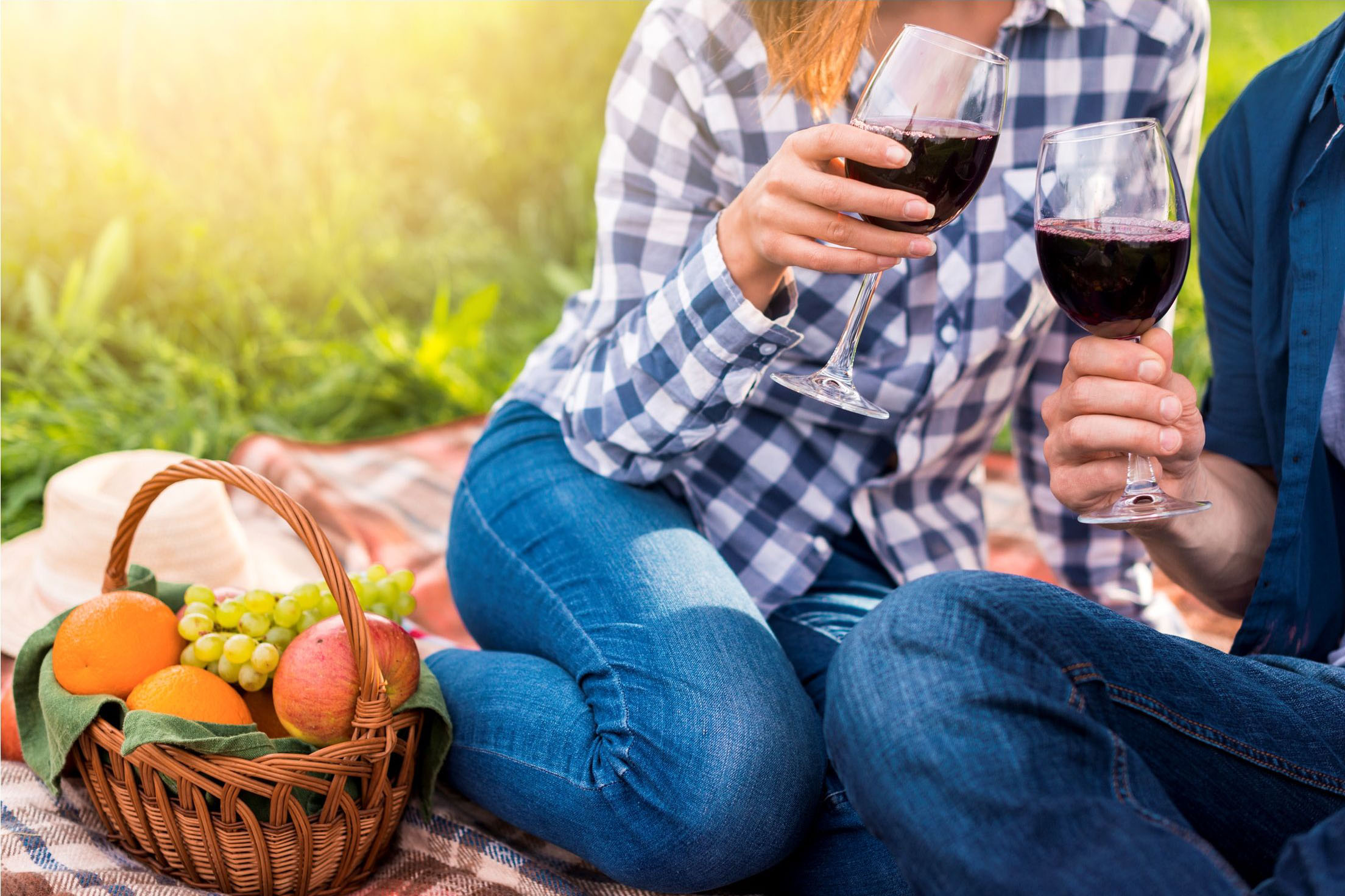 Especialista em estética dentária explica como beber vinho sem manchar os dentes