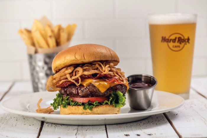 Hard Rock Cafe Curitiba reabre com cardápio completo