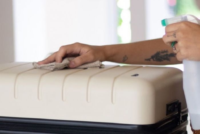 Vai viajar? Confira como higienizar corretamente a mala
