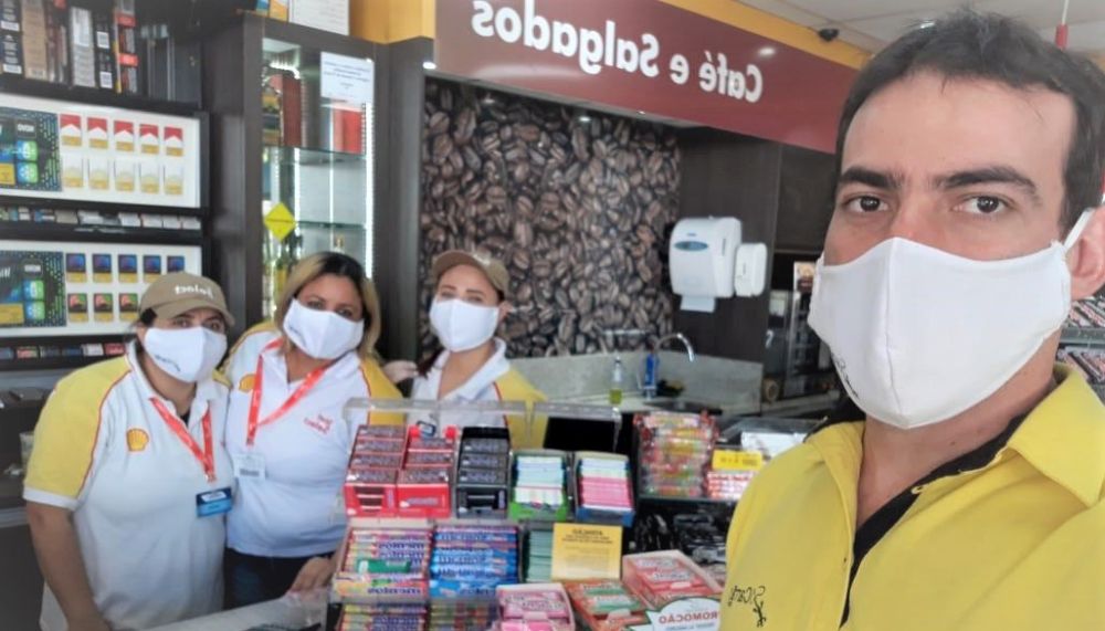 Frentistas e atendentes de postos de gasolina ganham máscaras de tecido 