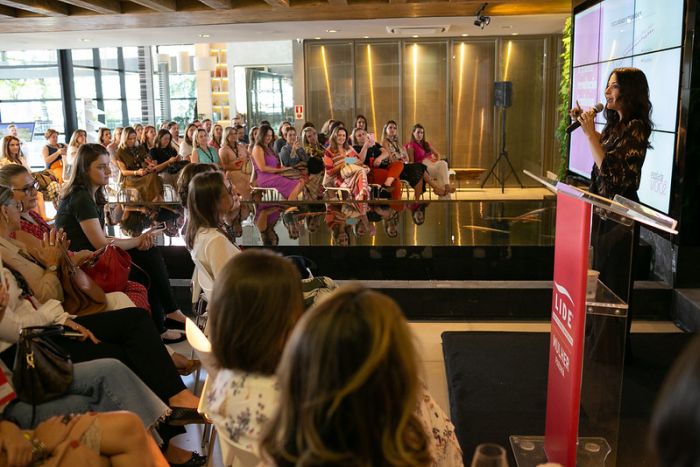 A.Yoshii recebe a jornalista Ana Paula Padrão em evento do LIDE Mulher Paraná