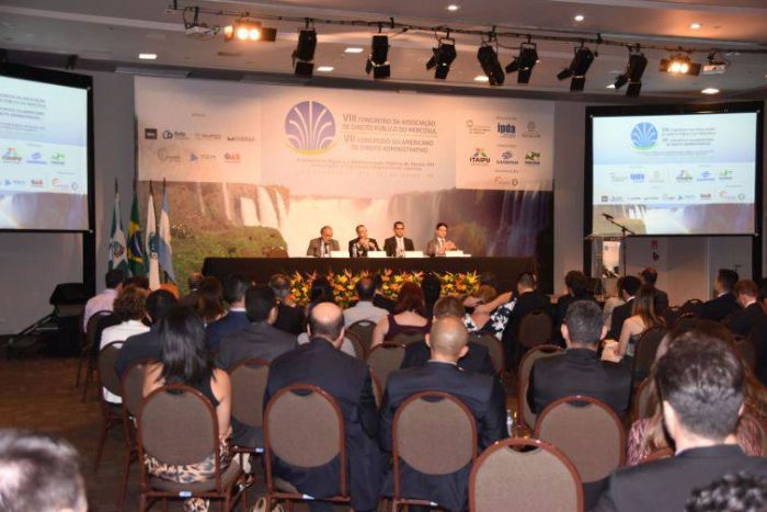 Administração pública e consolidação democrática debatidas em congressos de Direito Administrativo