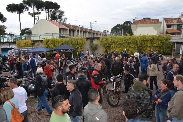 Domingo é dia de encontro de motociclistas e suas máquinas antigas
