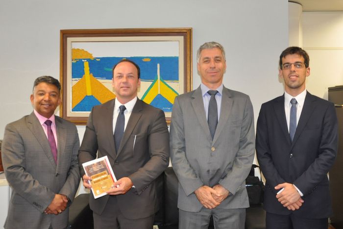 APMCuritiba entrega diagnóstico da advocacia pública nos municípios ao MP-PR