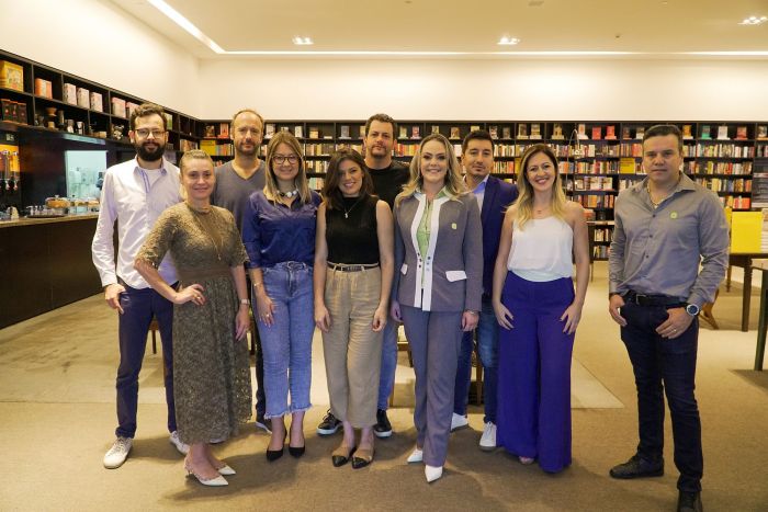 Escola de Curitiba inspira a leitura e envolve influenciadores em ação social