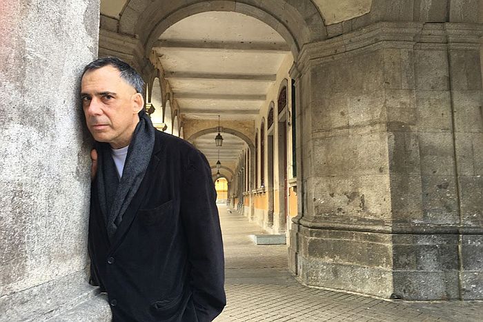 Arnaldo Antunes apresenta o show no Teatro do Sesc da Esquina