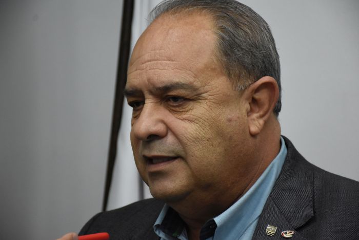 Câmara presta homenagem ao presidente do CREF9/PR