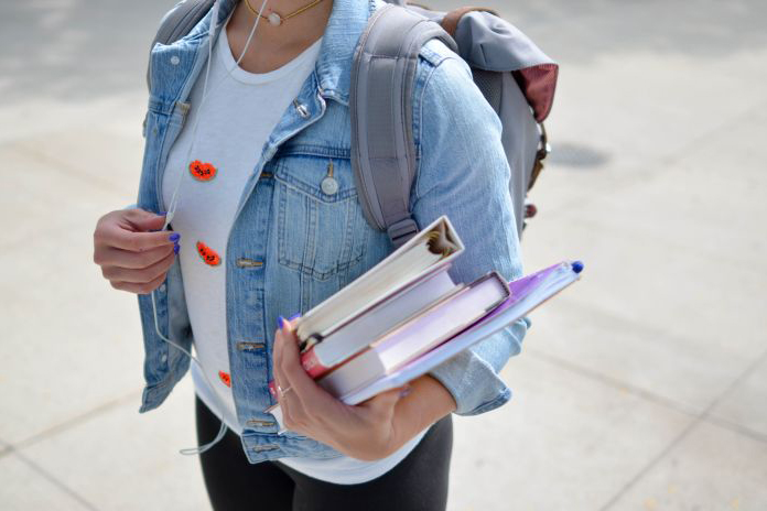 Enem 2019: a cada 100 alunos, 22 estão “atrasados” no Ensino Médio no Paraná