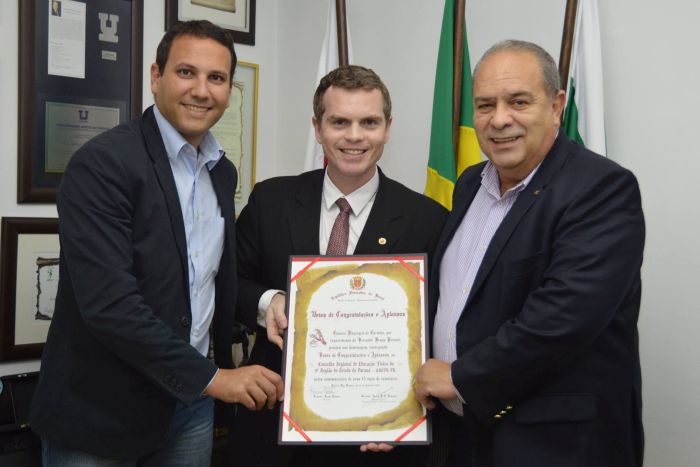 Câmara presta homenagem aos 15 anos do CREF9/PR