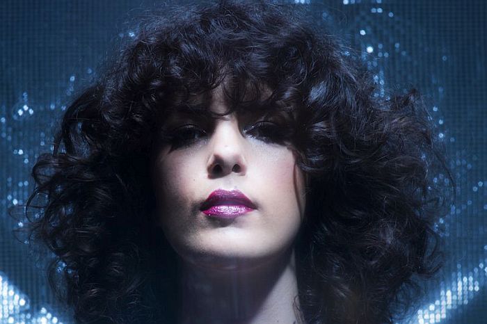 Com disco premiado, Céu retorna a Curitiba para lançamento de 