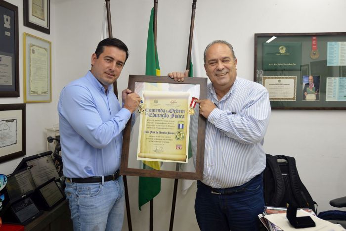CREF9/PR entrega Comenda da Ordem ao deputado João Arruda