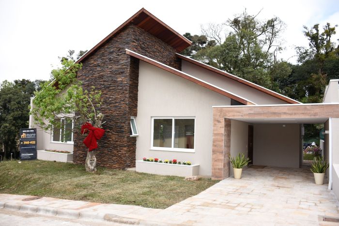 Construtora entrega chave de casa de 150 metros quadrados construída em 100 dias