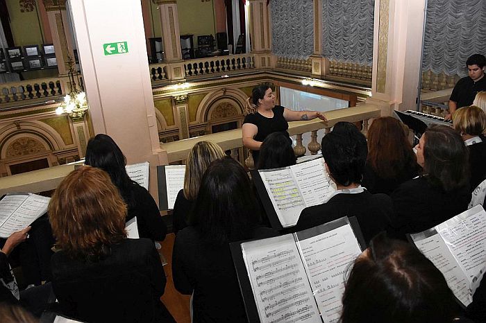 Coral da CAA-PR canta na CMC em homenagem a José Leopoldo Vieira