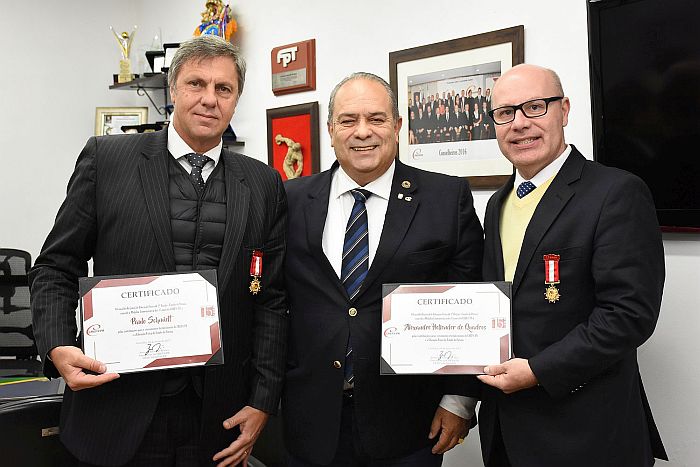 CREF9/PR homenageia advogados com Medalha Comemorativa dos 15 anos