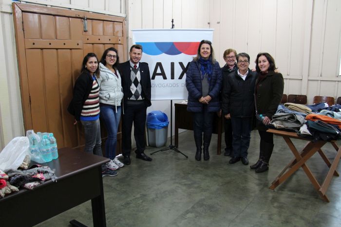 Famílias recebem doações arrecadadas na Campanha do Agasalho 2018 da CAA/PR