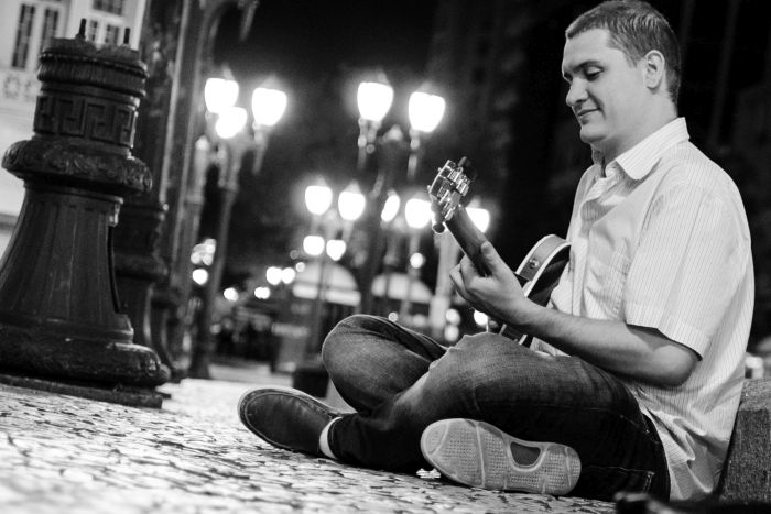 Emmanuel Bach lança novo álbum no dia 28 de novembro, em Curitiba