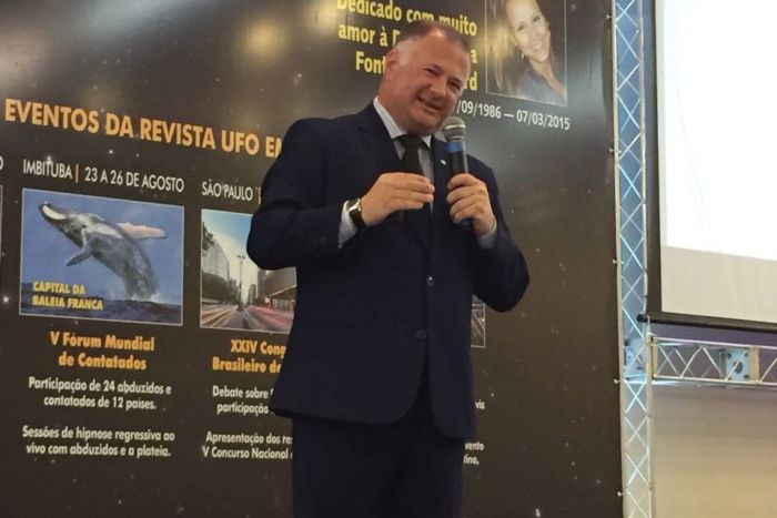 Ufólogo apresenta informações o sobre diplomacia cósmica