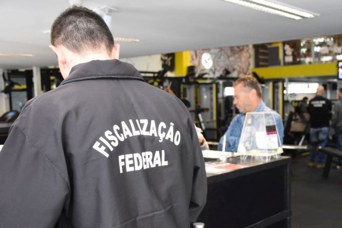 CREF9/PR fiscaliza denúncia de venda de anabolizantes em academia