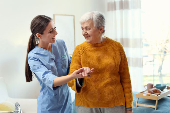 Seis dicas para facilitar a rotina de pessoas com a doença de Parkinson