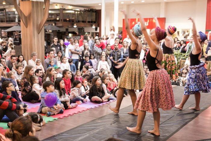 Sábado tem espetáculo infantil gratuito no Faz de Conta do Shopping Estação