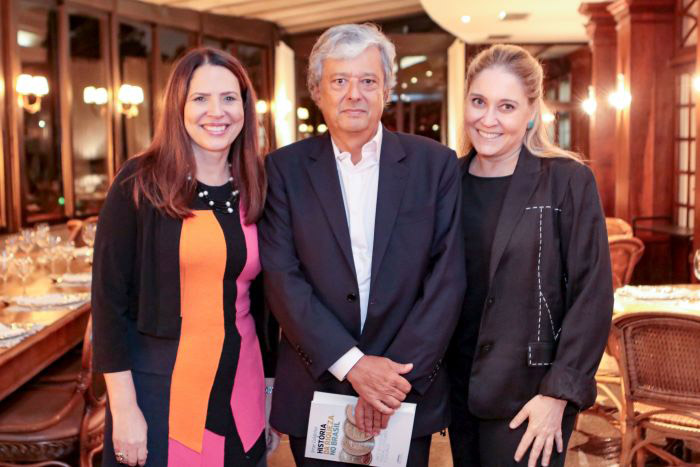 Escritor Jorge Caldeira realiza palestra no Graciosa Country Club