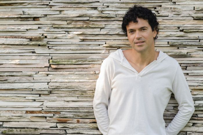 Jorge Vercillo faz pocket show gratuito no Shopping Curitiba