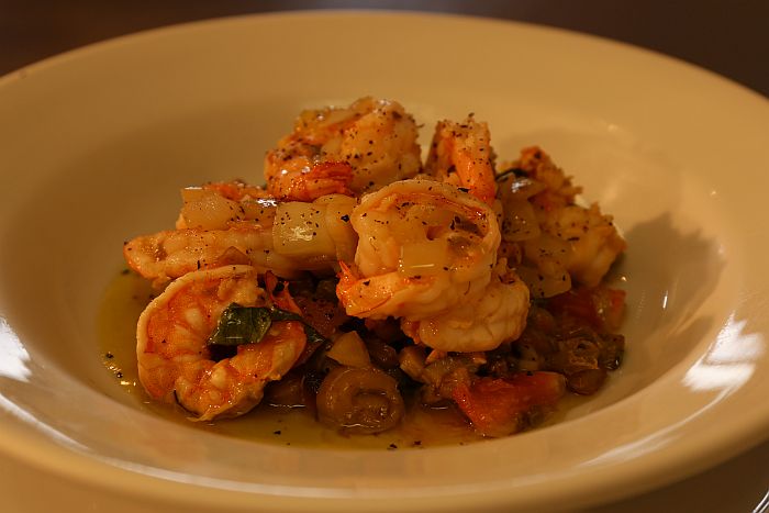 Caponata de camarões e lagostins