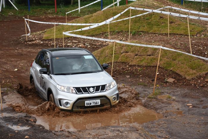 Lama e perícia marcam a inauguração da primeira pista off road para test drive do Sul do país