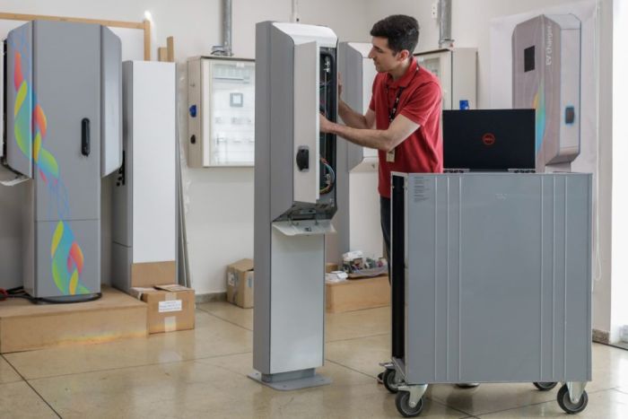 PTI desenvolve eletroposto para testes da Nissan em veículos elétricos