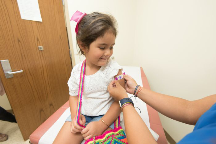 Importância do envolvimento de toda família na imunização: como pais e mães dividem a responsabilidade com a vacinação dos filhos?