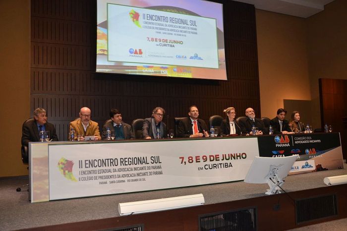 Presidente da CAA/PR apresenta projetos da instituição para jovens advogados