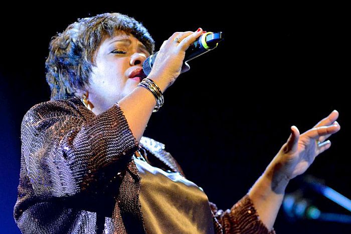 Rosa Passos celebra 90 anos de Tom Jobim na Caixa Cultural Curitiba
