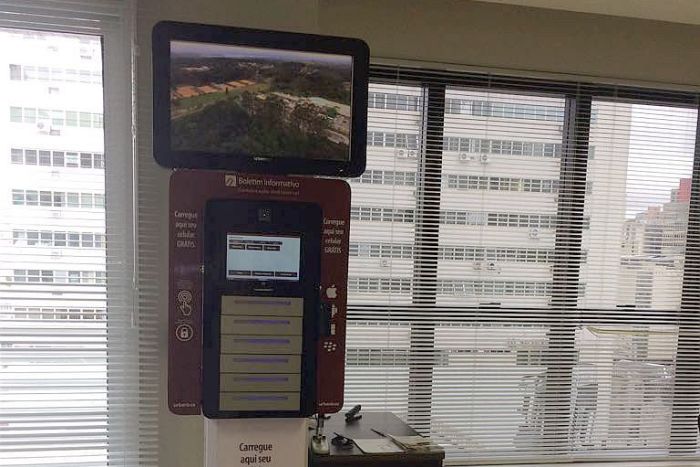 Totem Carregador de Celular está disponível para advogados no Edifício Maringá